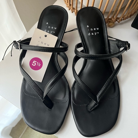 a new day Shoes - NWT A New Day Black Strappy Toe-Ring Kitten Heel Sandals - Women’s Size 5.5